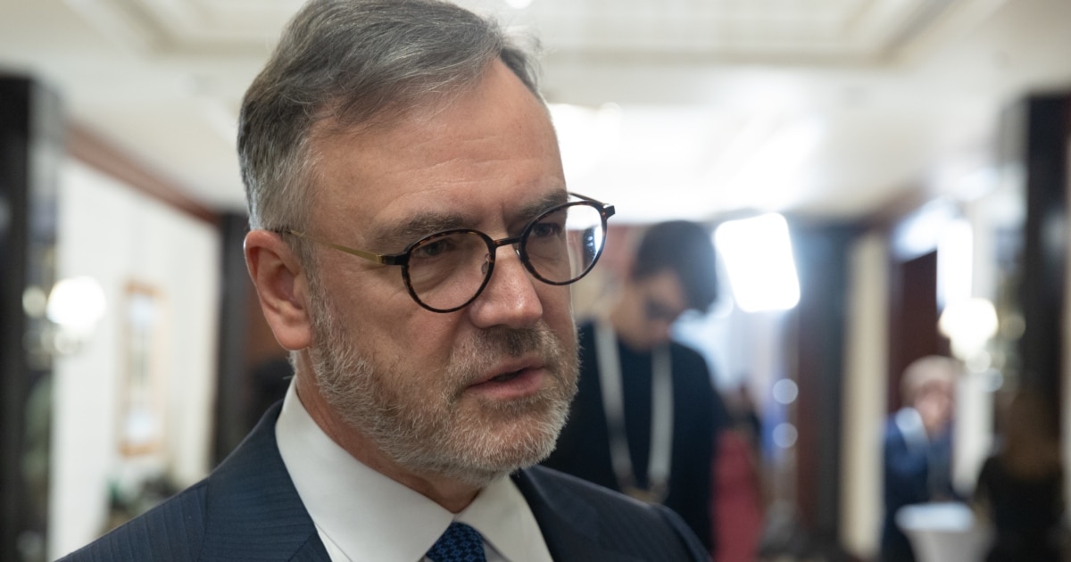 რადიო თავისუფალი ევროპა/რადიო თავისუფლების პრეზიდენტი სტივენ კაპუსი თანამდებობას დატოვებს