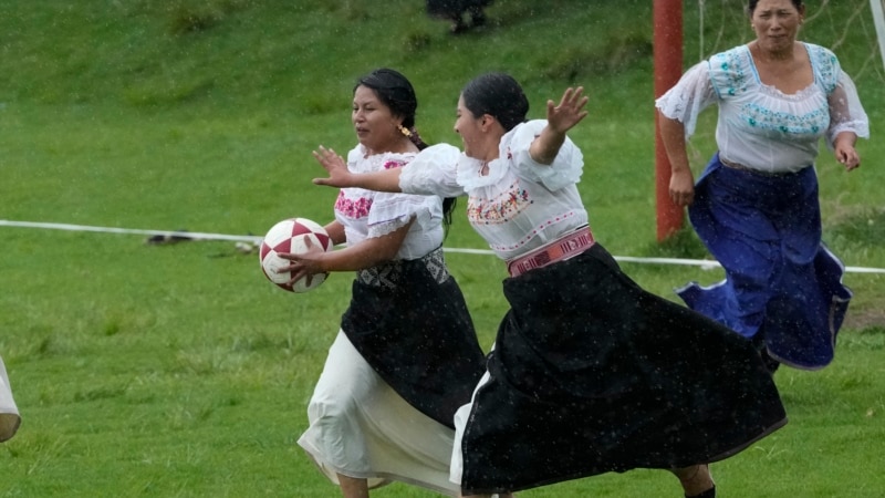 Gratë që shpikën sportin e tyre pasi s’u lejuan të luanin futboll