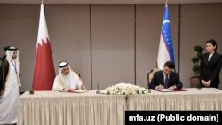 O‘zbekiston va Qatar TIV rahbarlari kkki tomonlama strategik sheriklik munosabatlarini o‘rnatish to‘g‘risidagi bitimni imzolash chog‘ida, Toshkent, 2024-yil 15-apreli (TIV fotosi)