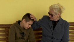 Salvat de bunica lui, un băiețel ucrainean de 12 ani tânjește după mama dispărută