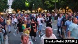 Građani na protestu protiv nasilja u Zaječaru na istoku Srbije, 7. jul 2023.