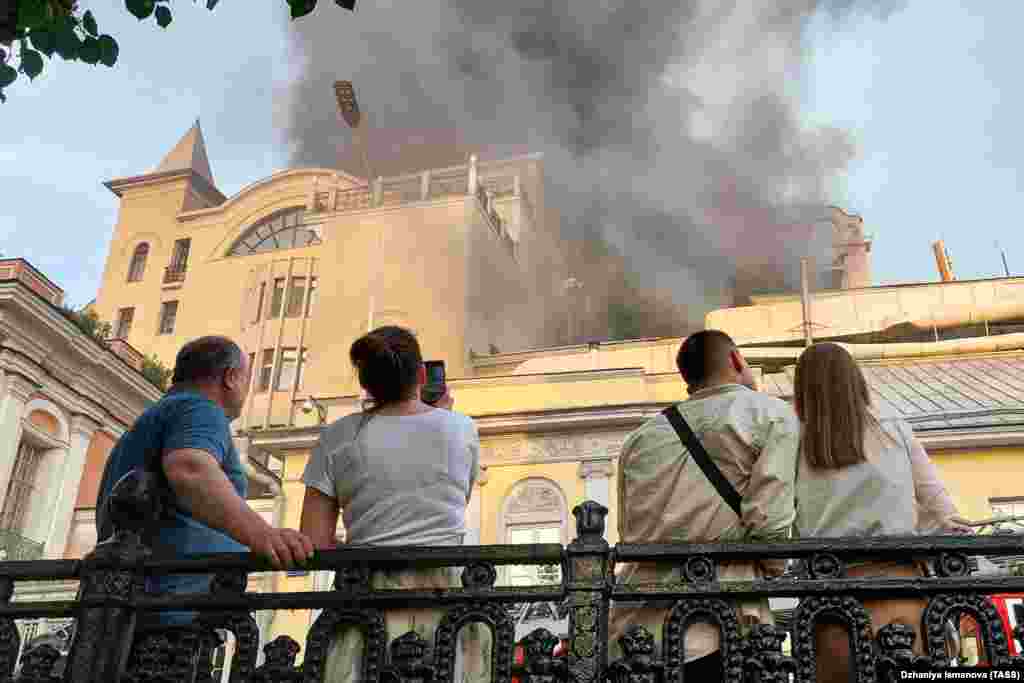 Smoke streams out of the building that houses Moscow&#39;s famous Cafe Pushkin on July 6. A fire reportedly broke out on the roof of the site. No casualties were reported.&nbsp;
