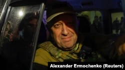 Евгений Пригожин напуска щаба на Югоизточния военен район в Ростов на Дон. Снимката е от 24 юни