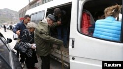 Nagorno-Karabakh - Residents leave Stepanakert following a military operation conducted by Azerbaijani armed forces, September 24, 2023. (REUTERS/David Ghahramanyan.)