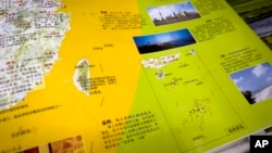 Nova kineska karta prikazuje Južno kinesko more sa crticama ispod kineske teritorije i novom linijom pored Tajvana, septembar 2023.