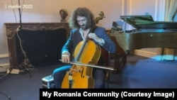 Violoncelistul Andrei Cavassi a înterpretat la ICR Londra o melodie grecească, adaptată în România de cântărețul de manele Vali Vijelie.