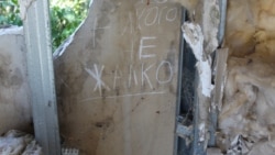 Надпись на обломках разрушающейся Башни Константина в Феодосии, август 2024 года