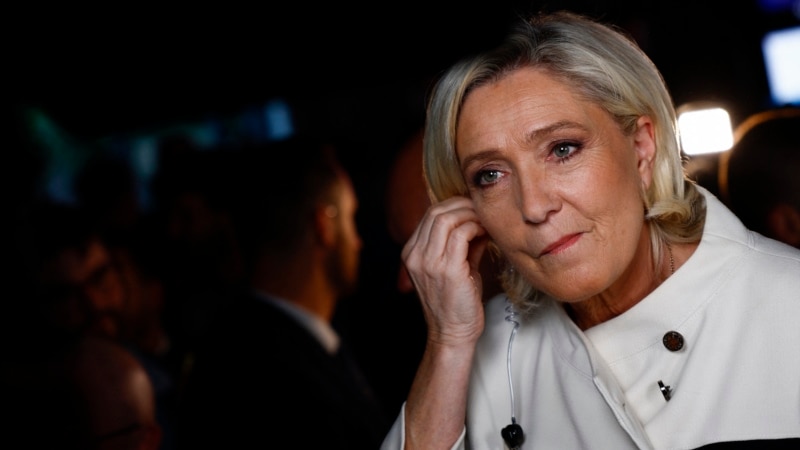 На парламентских выборах во Франции победили левые. Крайне правая партия Марин Ле Пен не смогла обойти центристскую коалицию Макрона