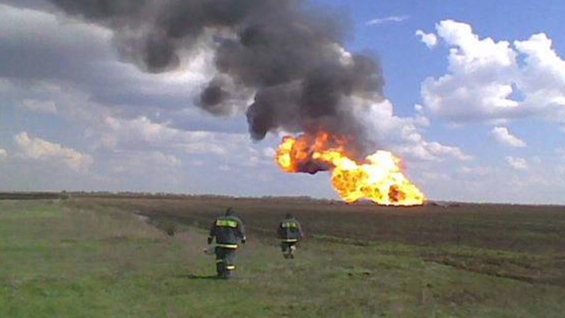 В Саратовской области произошел большой пожар на газопроводе
