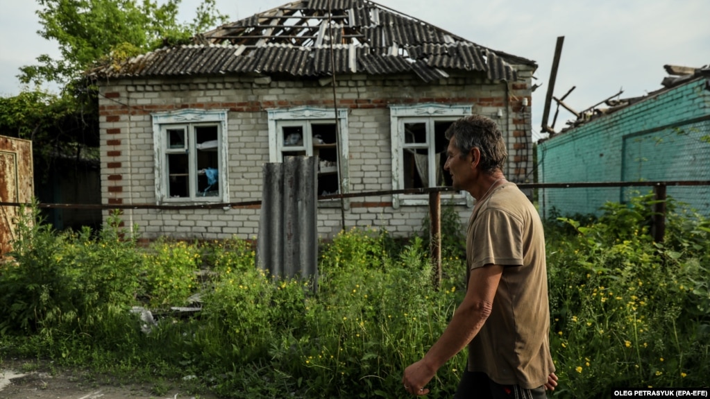 Vendbanimi u rimor në mes të shtatorit nga forcat e armatosura të Ukrainës. &ldquo;E vetmja gjë që mund të bësh është të ecësh mes rrënojave. (Nuk ka) asgjë&rdquo;, thotë ai. &nbsp;