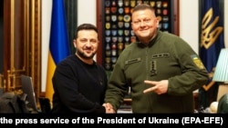 Ukrainian President Volodymyr Zelenskiy (left) presents General Valeriy Zaluzhniy with a medal in Kyiv on February 8.