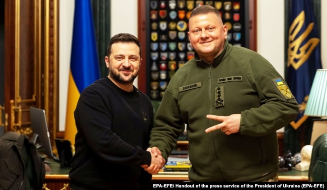 Президент України Володимир Зеленський і тодішній головнокомандувач ЗСУ Валерій Залужний. Київ, 8 лютого 2024 року