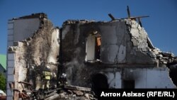 Росія знову обстріляла Харків: знищені та понівечені будинки, пожежу гасили понад 7 годин (фоторепортаж)