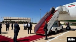 ورود ابراهیم رئیسی به فرودگاه دمشق، چهارشنبه ۱۳ اردیبهشت