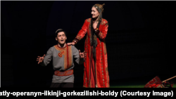 Aşgabadyň Döwlet drama teatrynda goýlan "Arkaç" operasyndan bir pursat. Iýun, 2023 ý. 