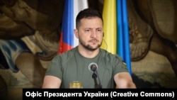 Відповідаючи на запитання журналіста, чи дійсно «можливо» змусити Путіна піти на переговори, Зеленський сказав, що «це абсолютно логічне припущення»