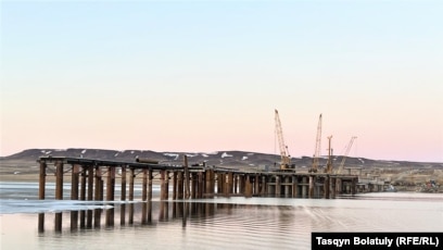 Строительство моста через бухтарминское водохранилище