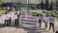 Пикет в поддержку сотрудников скорой помощи в Новосибирске