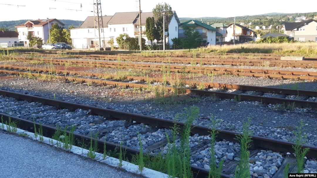 Slika dijela Unske željezničke pruge u Bihaću koja je do početka devedesetih godina prošlog vijeka bila najbrža ekonomska veza između Bosne i Hercegovine i Hrvatske. 5. jul 2024.