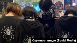 Раніше поліція повідомляла, що у Києві підлітки збиралися для вчинення масової бійки. Їй вдалося запобігти. 