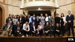Организаторите на Лигата на младите гласоподаватели в Аулата на Софийския университет след дебата между кандидатите за кмет на София, 17 октомври 2023 г.