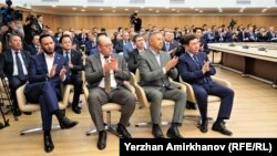 Сегізінші сайланған мәжіліс депутаттары Орталық сайлау комиссиясында отыр. Астана, 28 наурыз, 2023 жыл