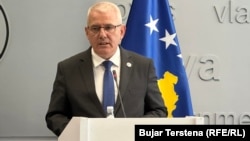 Vršilac dužnosti ministra unutrašnjih poslova Kosova, Xhelal Sveçla, tokom konferencije za medije 18. aprila 2024.