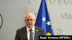 Ministri në detyrë i Brendshëm i Kosovës, Xhelal Sveçla, gjatë një konference për shtyp më 18 prill 2024.