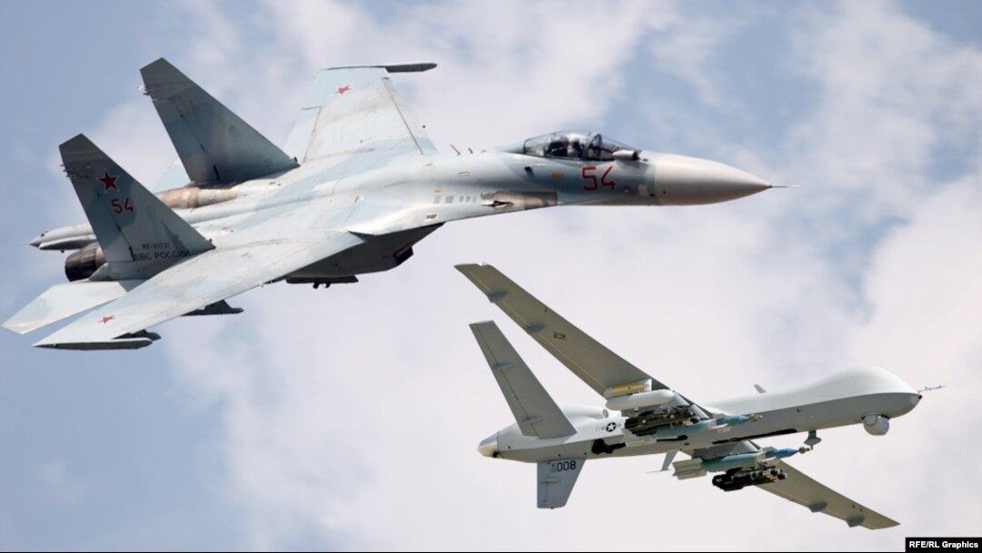 Colaj foto cu un avion rusesc de vânătoare Su-27 și o dronă americană MQ-9 Reaper.