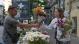 Lulet gjallërojnë Ukrainën e vuajtur