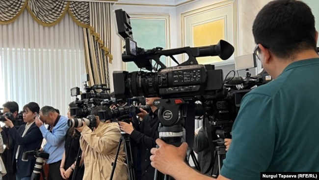 Журналисты прибыли для освещения официального мероприятия. Астана, 20 мая 2023 года. Фото из архива