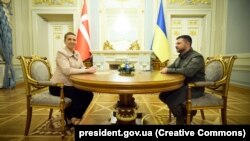 Президент Украины Владимир Зеленский и премьер-министр Дании Мэтте Фредериксен в Киеве, Украина, 6 сентября 2023 года, фото иллюстративное
