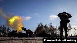 Самохідна гаубиця Archer шведського виробництва 45-ї окремої артилерійської бригади ЗСУ веде вогонь по позиціях армії РФ на Донеччині, 16 грудня 2023 року 