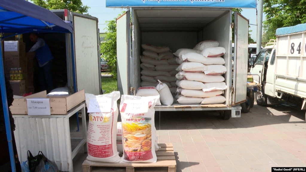 Оҷонси омор: Нархи гӯшту равған гарон ва орд арзон шуд