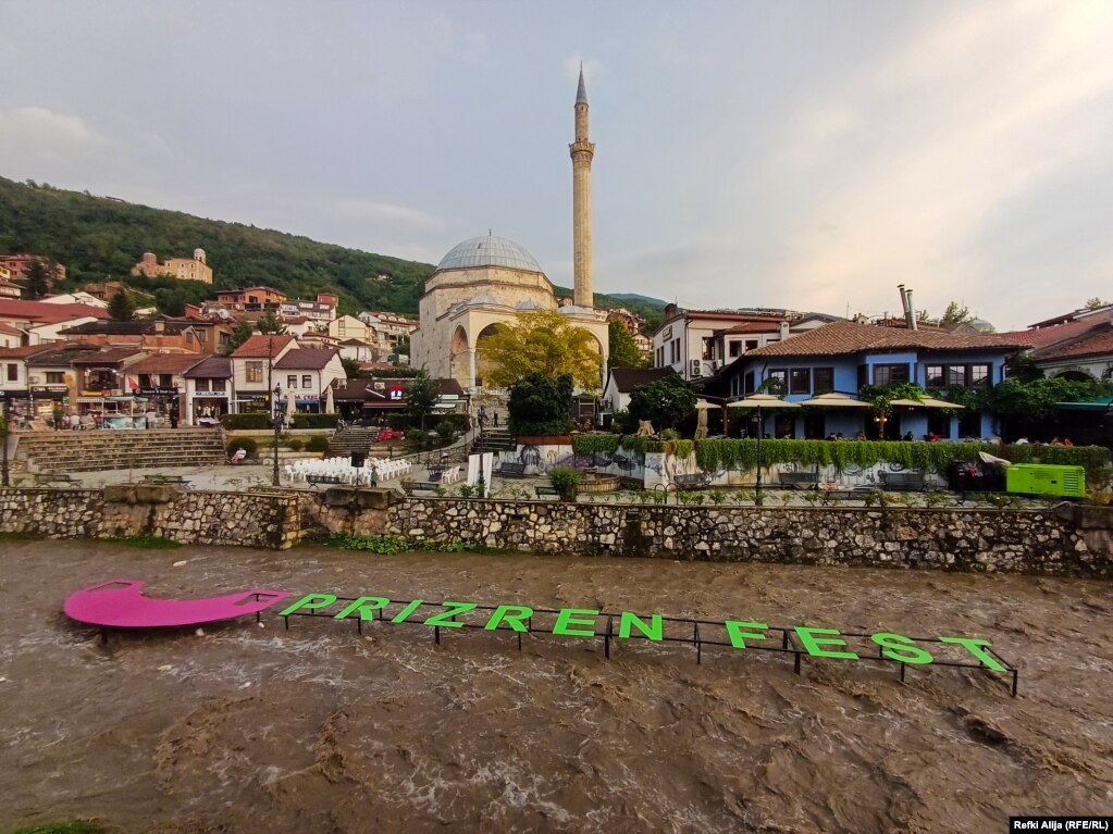 Edicioni i tretë i Festivalit Ndërkombëtar të Teatrit në Ambient të Hapur - Prizrenfest, nisi më 21 korrik në Prizen, ku edhe do të mbyllet, më 28 korrik.