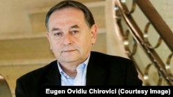 Eugen Ovidiu Chirovici, autorul romanului „Cartea Oglinzilor”, ecranizat cu Russell Crowe în rol principal.