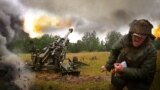 Що використовує російська армія проти української артилерії? На скріншоті з відео українські артилеристи ведуть вогонь по ріських позиціях із гаубиці М777 
