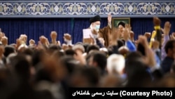 تنها عکسی که سایت خامنه‌ای از دیدار امروز با کارگران منتشر کرده است