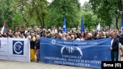 Savez sindikata RS-a obilježio je Međunarodni praznik rada protestnim okupljanjem u banjalučkom parku "Mladen Stojanović, 1. maj 2024.