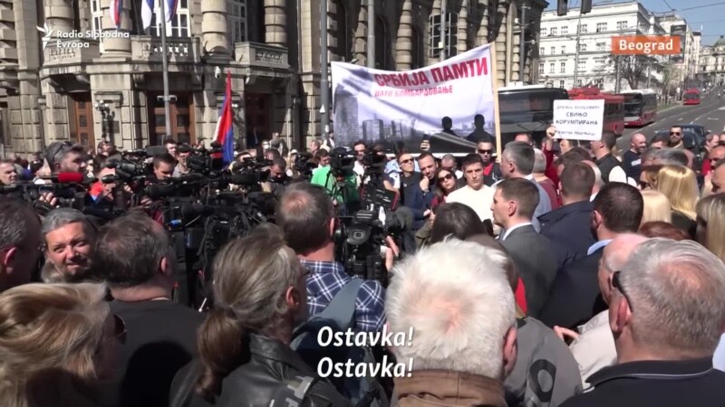 Protest desničara protiv sporazuma sa Kosovom uz simbole ruske agresije 