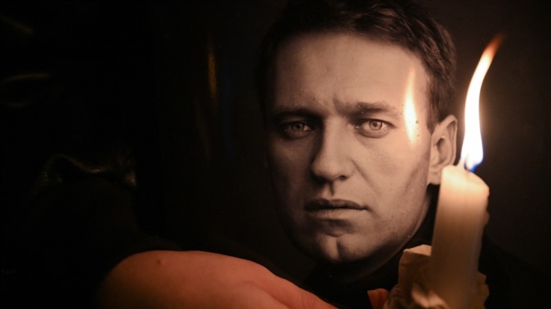 Бишкекте активисттер Навальныйды эскеришти