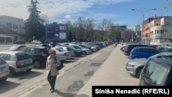 Sporni parking se nalazi na lokaciji gdje je nekada bila autobuska, a prije nje željeznička stanica, Banja Luka, 12. april 2023.