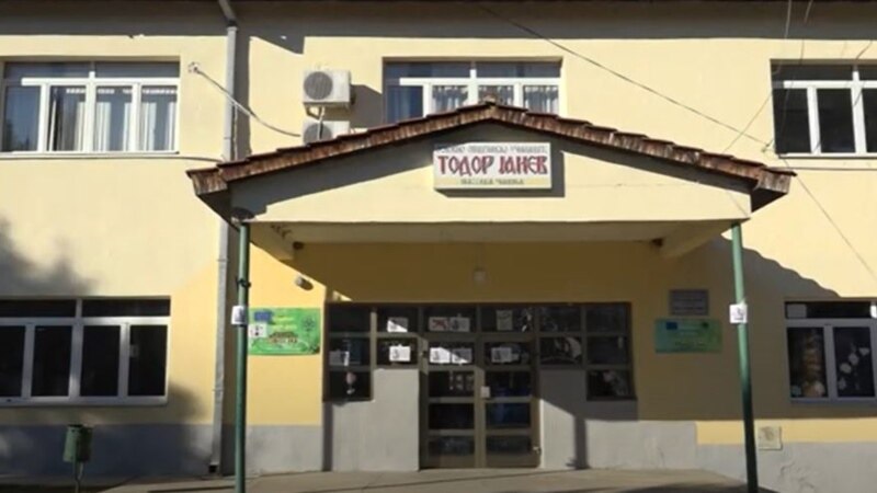 Dyert e shkollës në Çashkë të mbyllura për nxënësit shqiptarë që nga shtatori