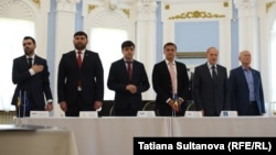Printre semnatarii „Pactului pentru Europa” se numără secretarul general al PAS și al guvernului, Artur Mija (primul din stânga) și deputatul MAN, Gaik Vartanean (al treilea din stânga).