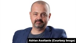 Adrian Asoltanie, trainer de educație financiară, spune că supravegherea cheltuielilor personale poate duce la economisirea unor sume importante.