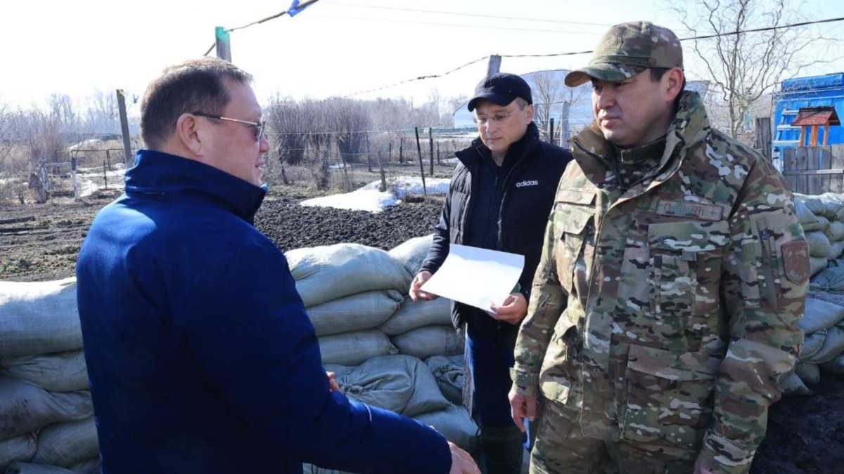 Страна тонет, глава МЧС Чингис Аринов практически не выходит на публику.  Почему?