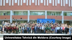 Absolvenți din promoția 2022 ai Universității Tehnice din Moldova. 