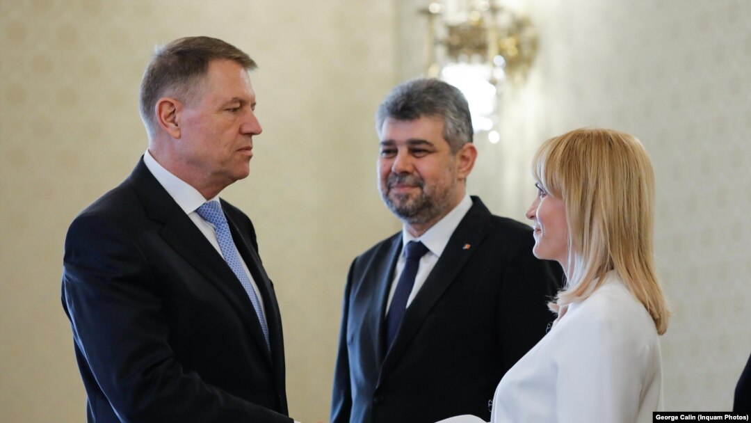 Președintele Klaus Iohannis, președintele PSD, Marcel Ciolacu, si ministrul Familiei, Gabriela Firea, la Palatul Cotroceni, 26 februarie 2020.