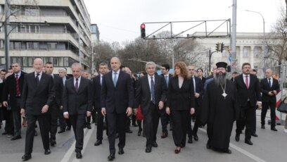 С две различни шествия в София държавната власт и политиците