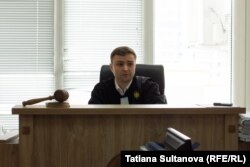 Judecătorul Sergiu Stratan la ședința de judecată din 4 iunie 2024.